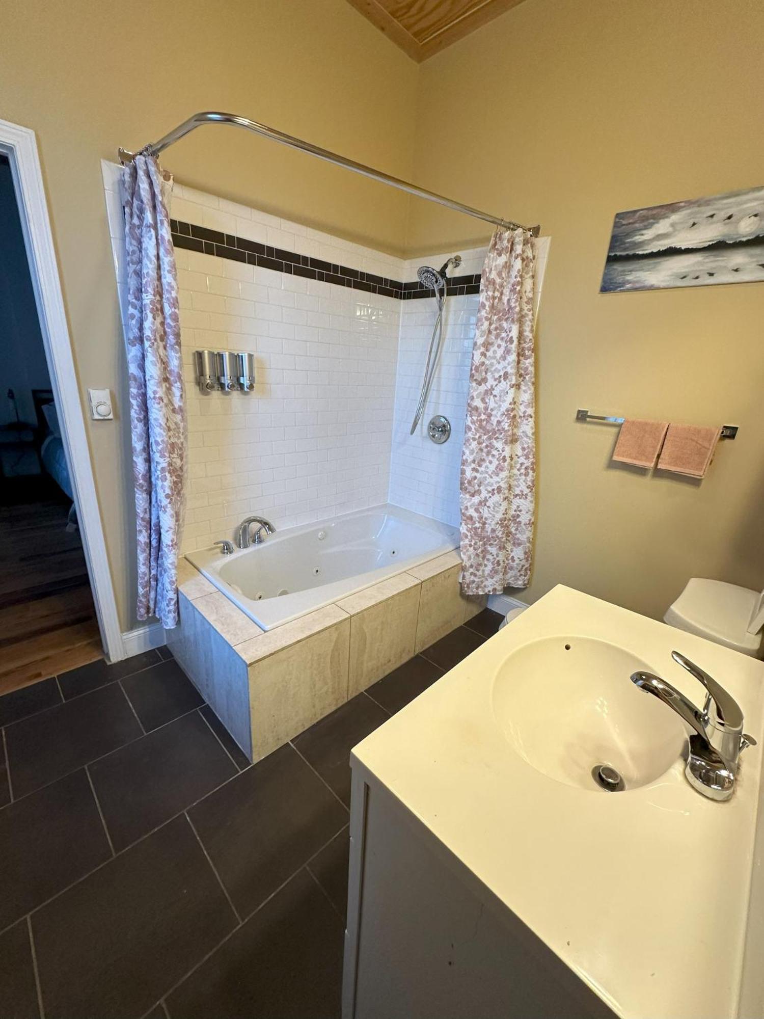 Apartament Quiet, Gated Oasis Near Downtown Lexington Zewnętrze zdjęcie